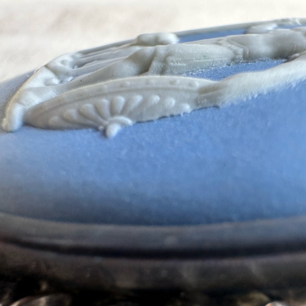 Large Vintage Wedgwood Jasperware Brooch Aries God of war on blue background - Picture 9 of 14